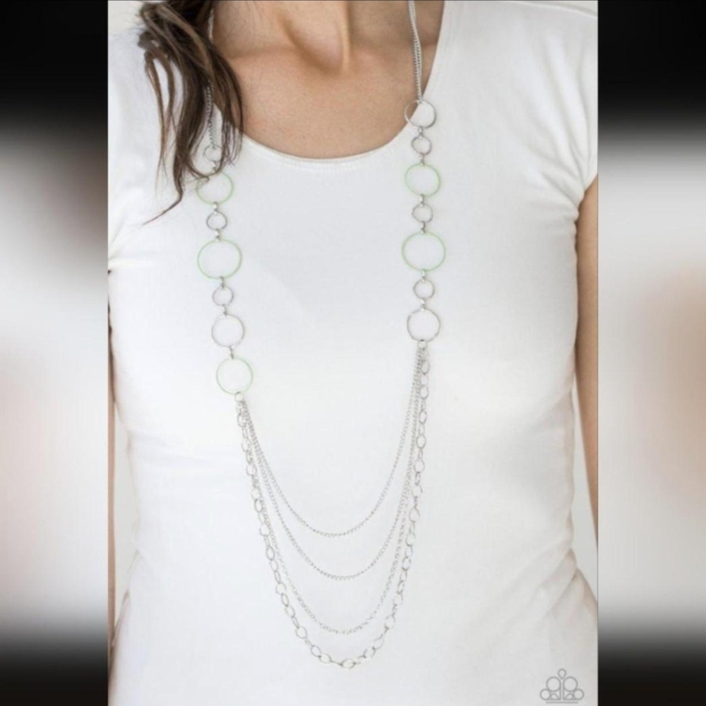 Vintage Elegant Silver and Green Necklace